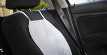 <strong>NIP</strong>Kissen Travel im Fahrzeug montiert
